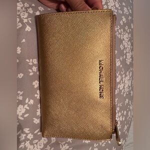 Michael kors gold Jet Set Travel Signature Logo Smartphone Wallet